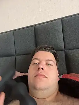 Snapshot of Lars2306 chatting on 11/02/25, 01:35 Lars2306 online show from 11/02/25, 01:35