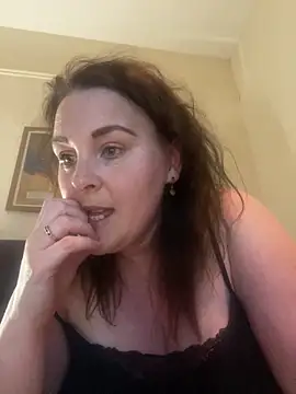 Snapshot of laceygreen chatting on 06/12/26, 10:41 laceygreen online show from 06/12/26, 10:41