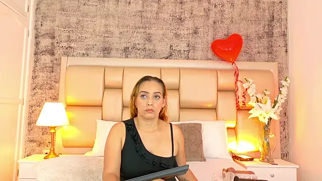 Snapshot of Edna_Copper chatting on 02/15/26, 04:31 Edna Copper online show from 02/15/26, 04:31