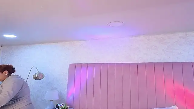 ZoeBenneti online show from 09/19/25, 04:36