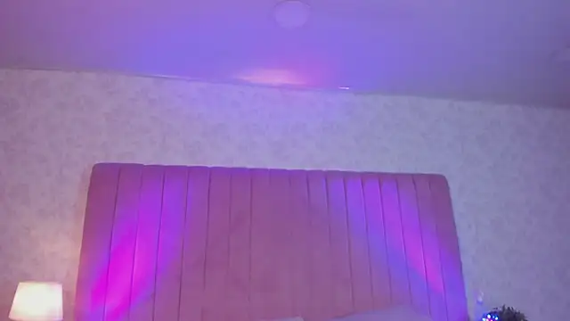 ZoeBenneti online show from 10/03/25, 04:31