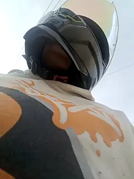 ZoeBenneti online show from 10/27/25, 12:31