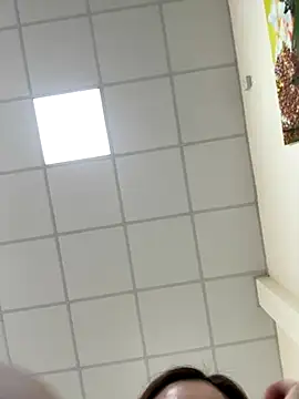 Snapshot of PhuongNhi21 chatting on 11/04/25, 01:38 PhuongNhi21 online show from 11/04/25, 01:38