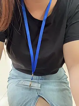 Snapshot of PhuongNhi21 chatting on 11/07/25, 01:05 PhuongNhi21 online show from 11/07/25, 01:05