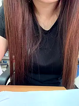 Snapshot of PhuongNhi21 chatting on 11/13/25, 01:59 PhuongNhi21 online show from 11/13/25, 01:59