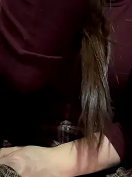 Snapshot of PhuongNhi21 chatting on 11/20/25, 01:11 PhuongNhi21 online show from 11/20/25, 01:11