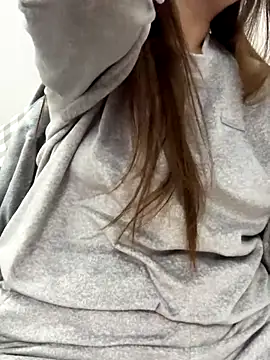 Snapshot of PhuongNhi21 chatting on 11/21/25, 02:05 PhuongNhi21 online show from 11/21/25, 02:05