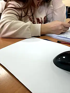 Snapshot of PhuongNhi21 chatting on 11/22/25, 02:10 PhuongNhi21 online show from 11/22/25, 02:10