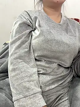 Snapshot of PhuongNhi21 chatting on 11/24/25, 02:39 PhuongNhi21 online show from 11/24/25, 02:39