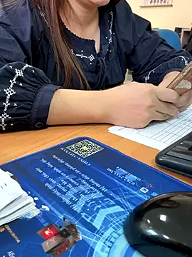 Snapshot of PhuongNhi21 chatting on 11/25/25, 02:44 PhuongNhi21 online show from 11/25/25, 02:44