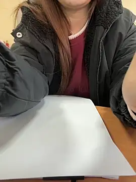 Snapshot of PhuongNhi21 chatting on 11/26/25, 01:06 PhuongNhi21 online show from 11/26/25, 01:06