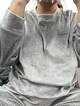 Snapshot of PhuongNhi21 chatting on 11/28/25, 02:42 PhuongNhi21 online show from 11/28/25, 02:42