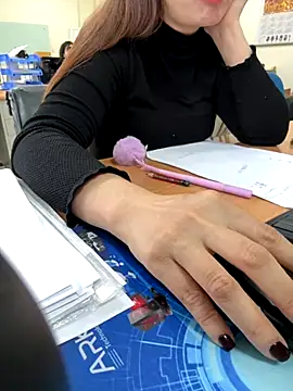 Snapshot of PhuongNhi21 chatting on 12/01/25, 12:48 PhuongNhi21 online show from 12/01/25, 12:48