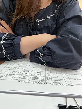 Snapshot of PhuongNhi21 chatting on 12/02/25, 01:33 PhuongNhi21 online show from 12/02/25, 01:33