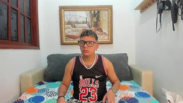 Snapshot of DavilANDkevin2 chatting on 10/19/25, 02:45 DavilANDkevin2 online show from 10/19/25, 02:45