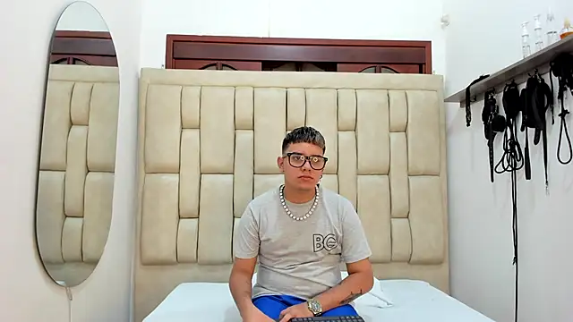 Snapshot of DavilANDkevin2 chatting on 10/20/25, 12:55 DavilANDkevin2 online show from 10/20/25, 12:55