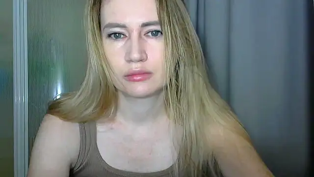 Snapshot of JessFoxxx chatting on 09/13/25, 01:38 JessFoxxx online show from 09/13/25, 01:38