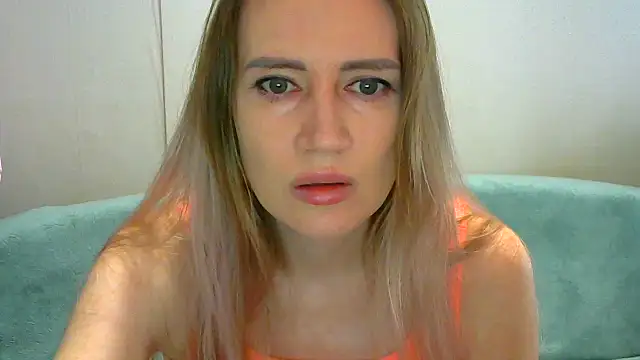 Snapshot of JessFoxxx chatting on 03/24/26, 03:44 JessFoxxx online show from 03/24/26, 03:44