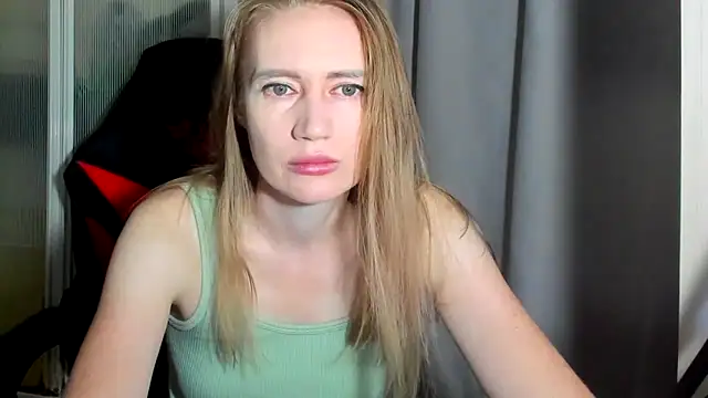 Snapshot of JessFoxxx chatting on 05/27/26, 02:30 JessFoxxx online show from 05/27/26, 02:30