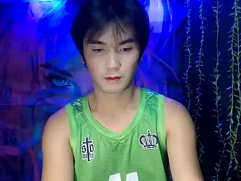 Snapshot of miss_lolalops chatting on 12/19/25, 03:30 miss lolalops online show from 12/19/25, 03:30