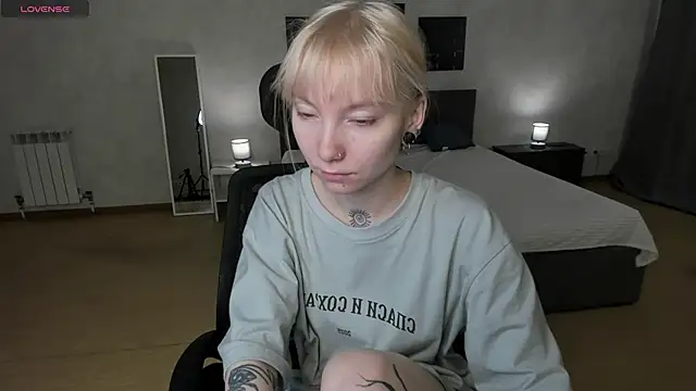 Snapshot of tattoo_art_baby chatting on 11/28/25, 01:19 tattoo art baby online show from 11/28/25, 01:19