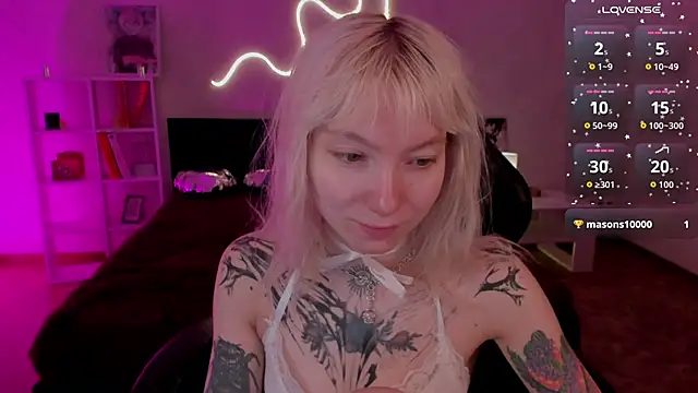 Snapshot of tattoo_art_baby chatting on 04/20/26, 12:57 tattoo art baby online show from 04/20/26, 12:57
