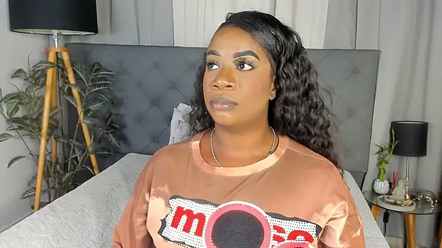 Snapshot of Keily-w chatting on 11/17/25, 08:36 Keily-w online show from 11/17/25, 08:36