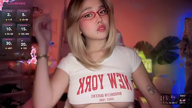 SarasayTS online show from 09/25/25, 04:54