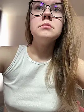 Snapshot of _CherryBloom_ chatting on 04/18/26, 08:29 CherryBloom online show from 04/18/26, 08:29