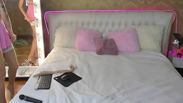 Snapshot of RosieBlossom chatting on 09/16/25, 05:25 RosieBlossom online show from 09/16/25, 05:25