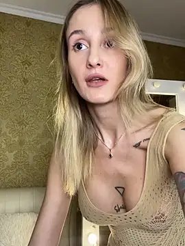 Snapshot of RosieBlossom chatting on 10/15/25, 07:25 RosieBlossom online show from 10/15/25, 07:25