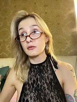 Snapshot of RosieBlossom chatting on 11/07/25, 08:31 RosieBlossom online show from 11/07/25, 08:31