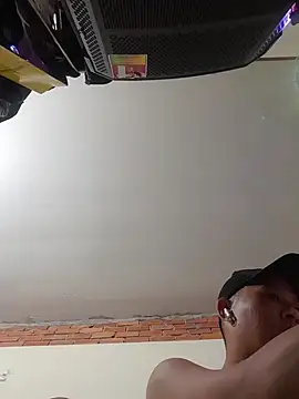 ducpham6565 online show from 11/19/25, 12:38