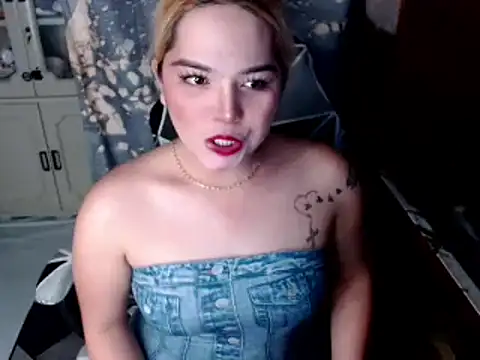 blonditax1111 online show from 10/22/25, 08:25