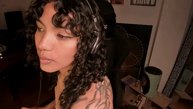 Snapshot of Nati____ chatting on 04/09/26, 06:19 Nati online show from 04/09/26, 06:19