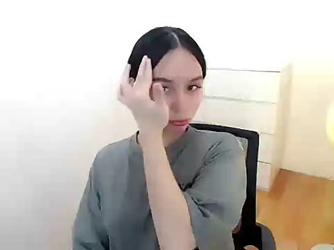 Snapshot of holly_tabby chatting on 09/13/25, 08:19 holly tabby online show from 09/13/25, 08:19