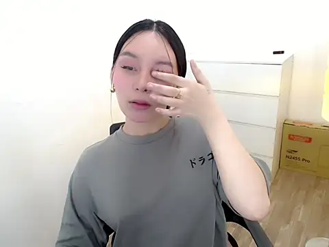 holly tabby online show from 11/15/25, 07:21