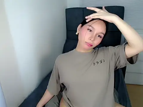 holly tabby online show from 12/21/25, 03:02