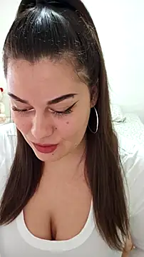 Larissa4U online show from 11/17/25, 03:07