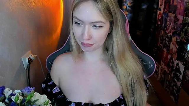 Snapshot of NicoleRiccii chatting on 11/10/25, 06:51 NicoleRiccii online show from 11/10/25, 06:51