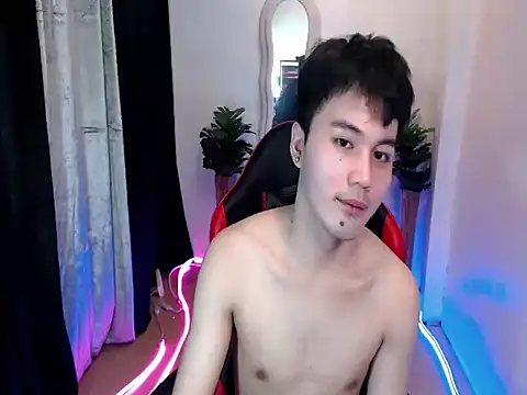 Snapshot of urasiantwink69 chatting on 09/28/25, 03:39 urasiantwink69 online show from 09/28/25, 03:39