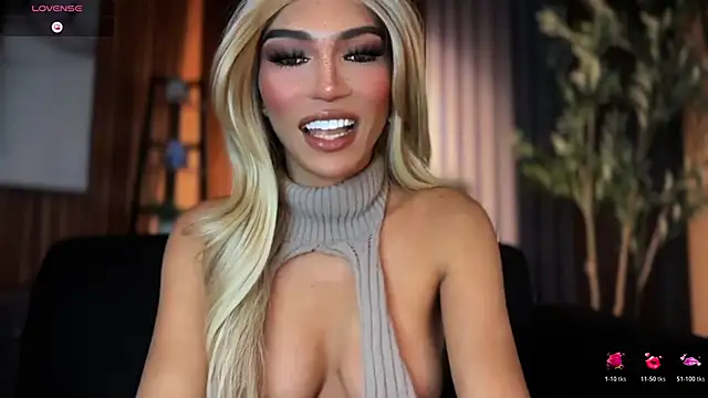 Snapshot of Huntress_xxx chatting on 06/18/26, 12:22 Huntress xxx online show from 06/18/26, 12:22
