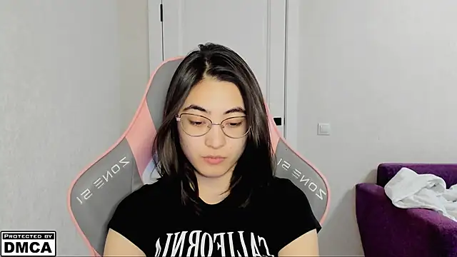 Snapshot of MeilideQian1 chatting on 09/15/25, 10:59 MeilideQian1 online show from 09/15/25, 10:59