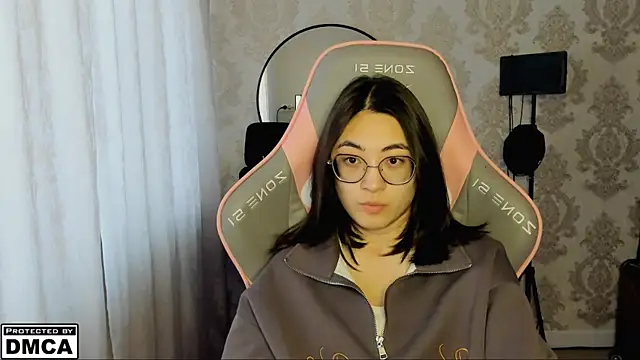 Snapshot of MeilideQian1 chatting on 10/07/25, 07:27 MeilideQian1 online show from 10/07/25, 07:27