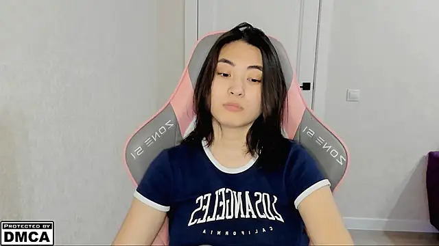 Snapshot of MeilideQian1 chatting on 10/18/25, 03:13 MeilideQian1 online show from 10/18/25, 03:13