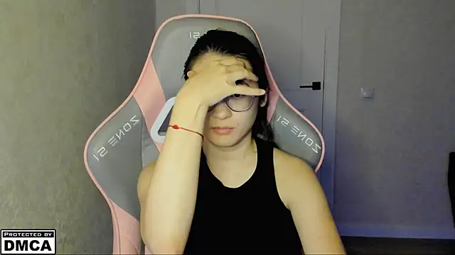 Snapshot of MeilideQian1 chatting on 11/04/25, 03:11 MeilideQian1 online show from 11/04/25, 03:11