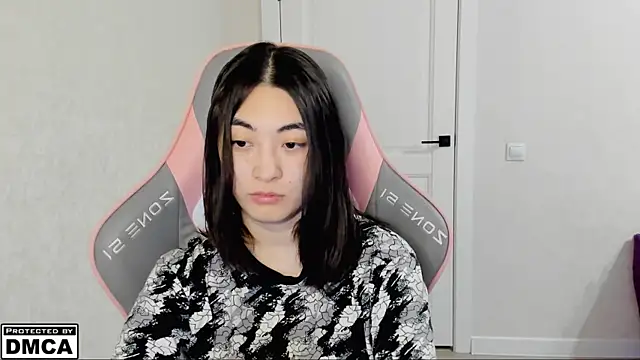 Snapshot of MeilideQian1 chatting on 11/06/25, 05:25 MeilideQian1 online show from 11/06/25, 05:25