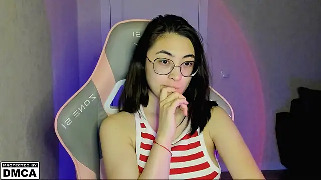 Snapshot of MeilideQian1 chatting on 11/22/25, 05:34 MeilideQian1 online show from 11/22/25, 05:34