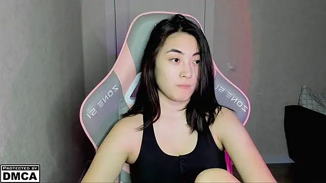 Snapshot of MeilideQian1 chatting on 11/23/25, 02:39 MeilideQian1 online show from 11/23/25, 02:39