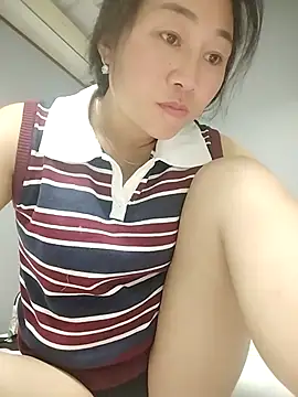 Snapshot of babychill09 chatting on 10/10/25, 04:28 babychill09 online show from 10/10/25, 04:28